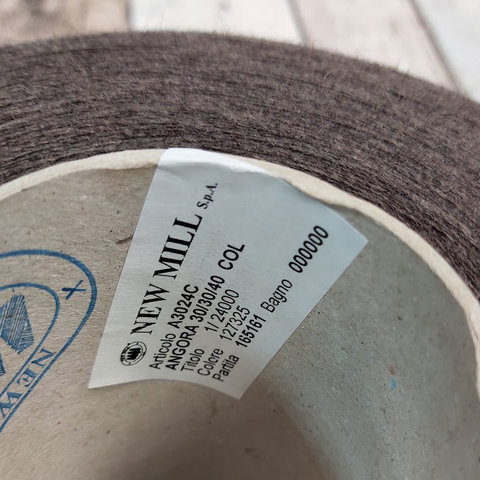 Смесовка с ангорой (30%) NEW MILL / ANGORA30 1/2400 дымчато-коричневый