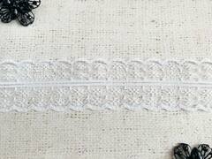 Кружево-трикотаж, ш. 4.5 см.