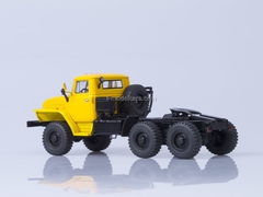 Ural-44202 6x6 truck tractor yellow 1:43 AutoHistory