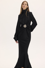 Платье с закрытым декольте и драпировкой