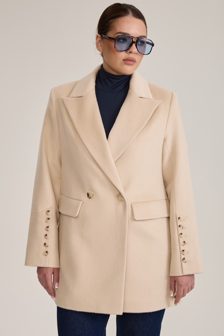 Пальто двубортное укороченное, сливочное
