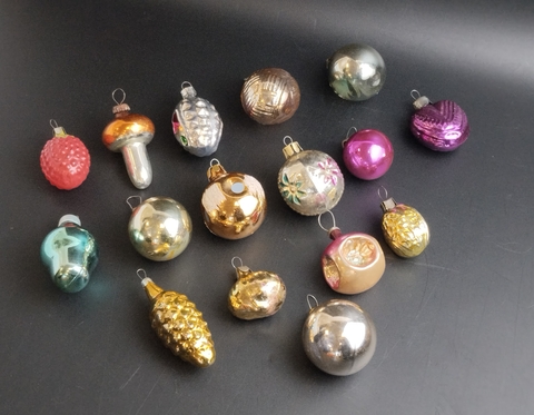 Ёлочные игрушки набор из 16 разных небольших, стекло, роспись, узоры, подвесные, винтаж СССР 1960-1990 гг