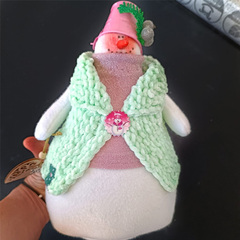 Игрушка интерьерная «Снеговик с розовым ведром» ручной работы / 23 см