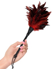 Кисточка с красно-чёрными пёрышками Frisky Feather Duster - 36 см. - 