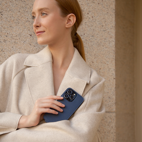 Чехол iPhone 16 Pro натуральная кожа сафьяно, темно-синего цвета