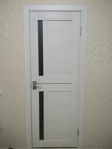 Фактическая фотография установленной двери