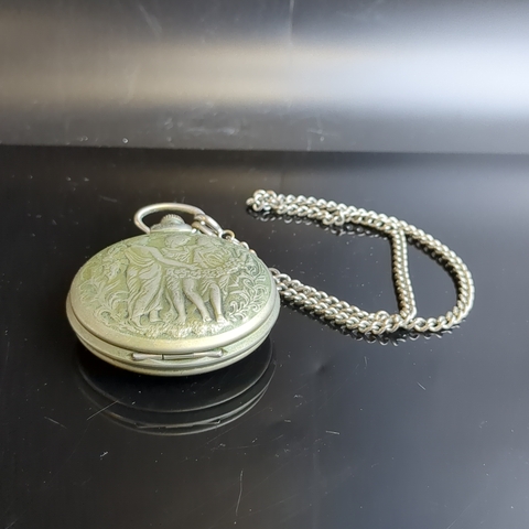 Часы карманные "Молния", украшенные сюжетом "Три грации" с шатленом, сталь, Челябинский часовой завод, СССР, 1970-1980 гг. На ходу