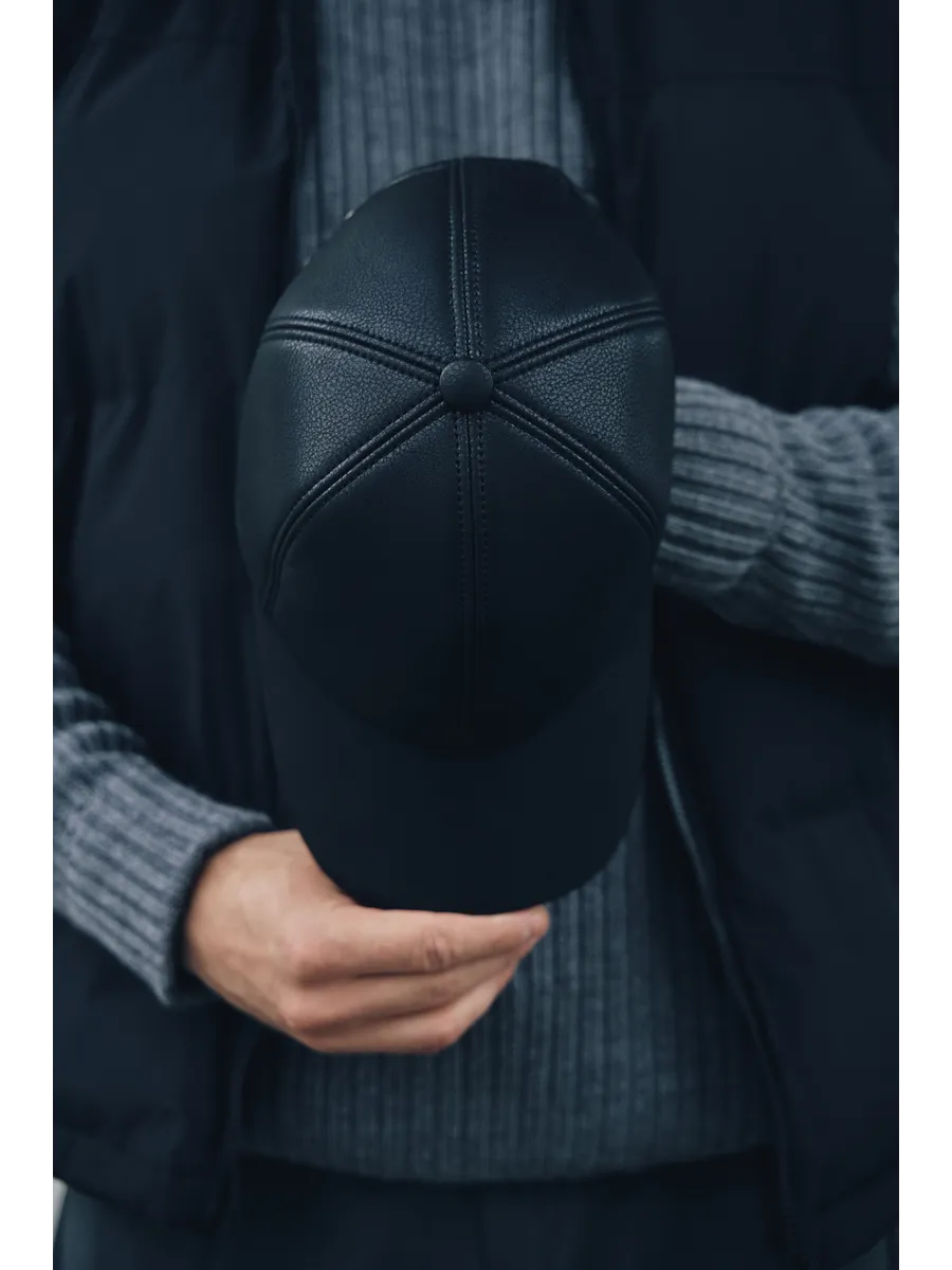 Кепка утепленная с ушками из эко кожи