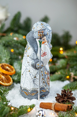 Деревянный Дед Мороз с посохом в синей шубе, 20 см, Россия