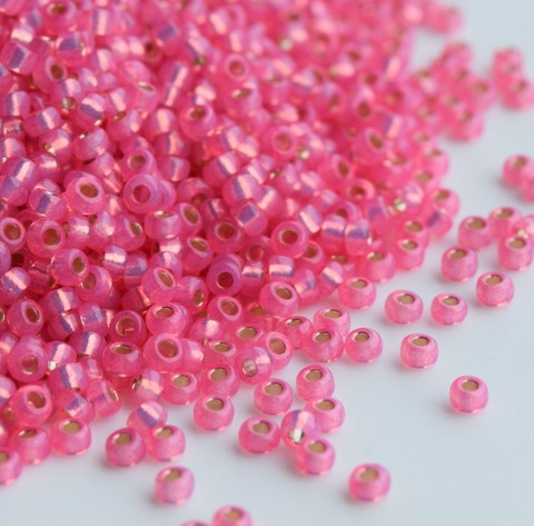 RR-0556 Бисер круглый Миюки 11/0 /Miyuki round 11/0 Silverlined alabaster dyed rose