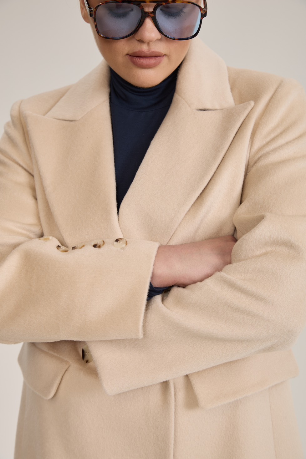 Пальто двубортное укороченное, сливочное