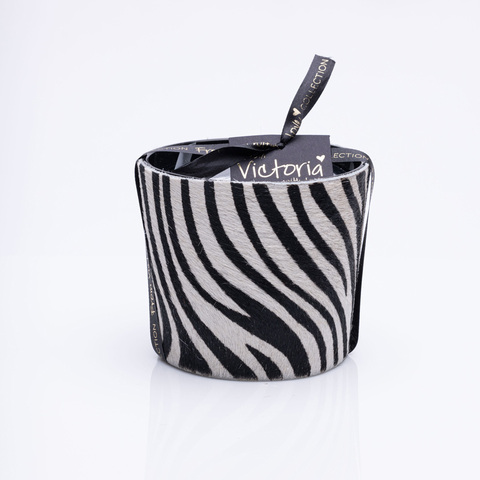 Свеча ароматическая 400г Victoria with Love Hairy zebra black