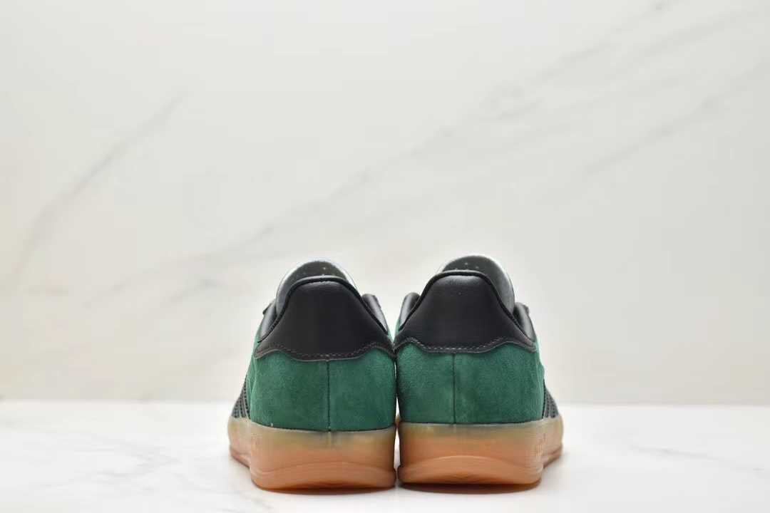 Gazelle green black top