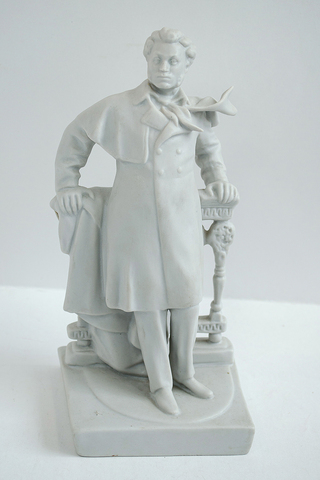 Статуэтка Пушкин у ограды. Бисквит. 1950