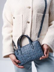 Сумка кожаная на плечо кросс-боди синяя