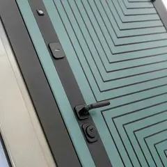 Входная металлическая дверь CREDOR с зеркалом Максимум Белый софт / Velutto Verde с патиной