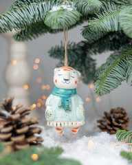 Фарфоровая ёлочная игрушка ручной работы «Тигрица», Россия