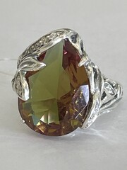 Юность-султанит (кольцо из серебра)