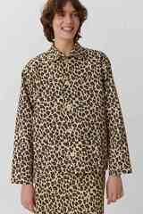 Жакет с тремя карманами из леопардовой джинсы