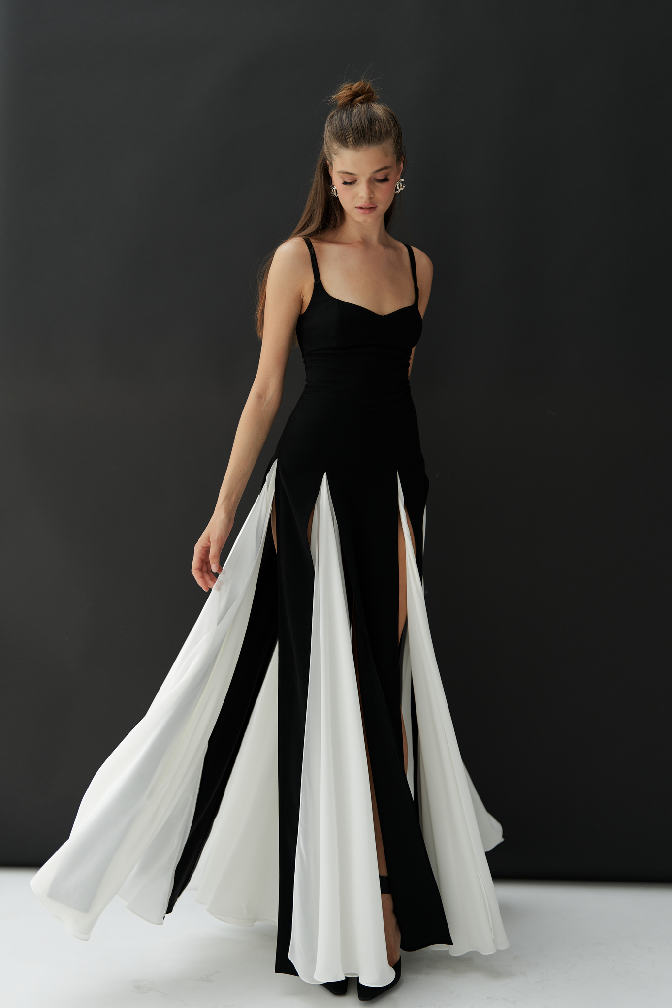 Платье с разрезами