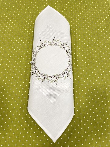 Большая салфетка-подтарельник с вышивкой