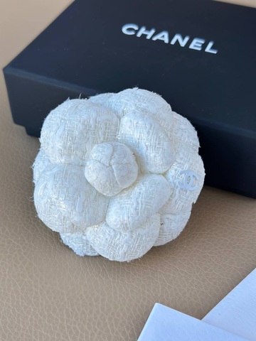 Твидовая брошь Chanel