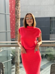 трикотажный топ  в алом цвете