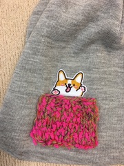 Зимняя шапка ANRU с милым песиком в ярко-розовом кармашке