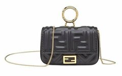 Нано-сумка Fendi Nano Baguette с шармом