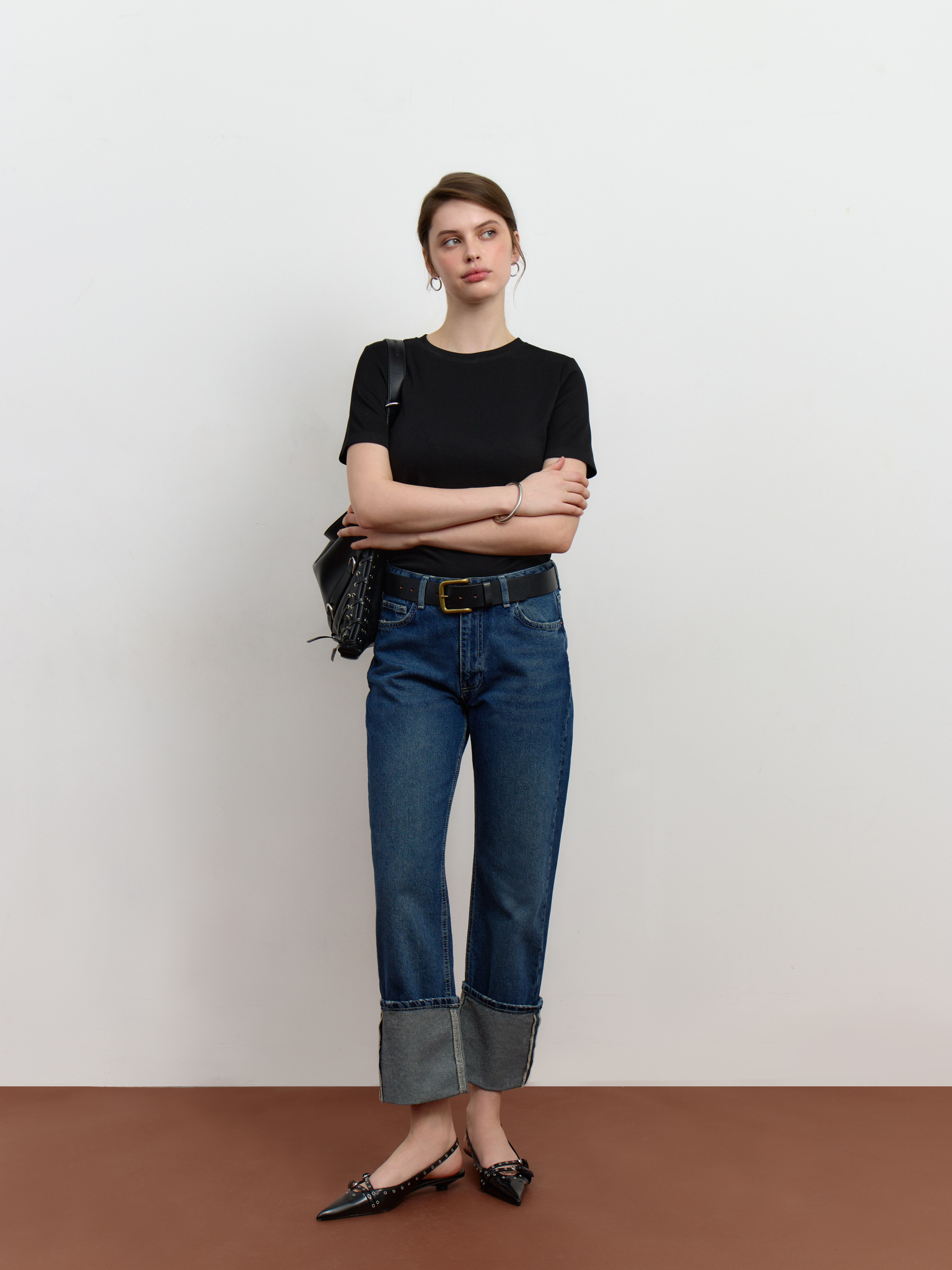 Джинсы с широкими подворотами 10999₽