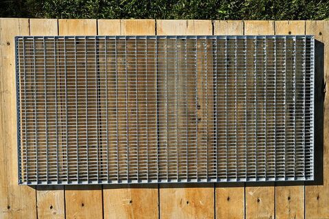 Решетка Gidrolica Step Pro 490×990 мм — стальная ячеистая оцинкованная