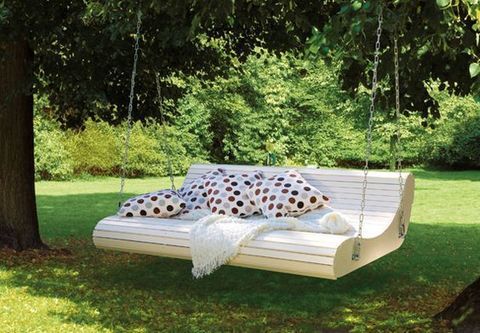 Подвесной деревянный диван