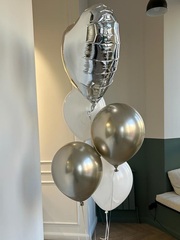 Фонтан из шаров с серебряным сердцем