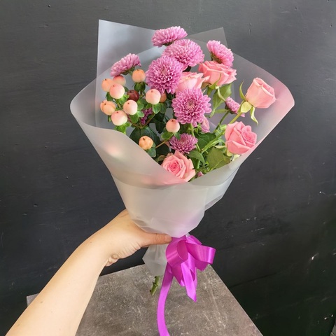 Букет-комплимеот из кустовой розы и хризантем