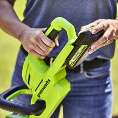 Кусторез Greenworks G24HT56 24V (56 см) аккумуляторный, без АКБ и ЗУ