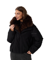 Короткая черная парка с песцовым воротником
