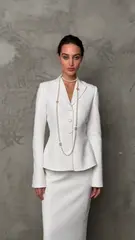 Жакет с воротником и баской