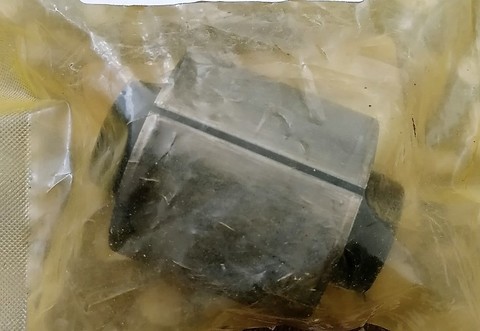 САЙЛЕНТБЛОК КУЛАКА ЗАДНЕГО CEED ED, i30 FD HYUNDAI НЕПЛАВАЮЩИЙ, РАЗРЕЗНАЯ ОБОЙМА \