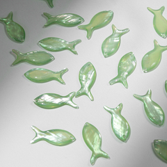 Бусина в форме рыбки из зеленого акрила с перламутром, 25*10мм