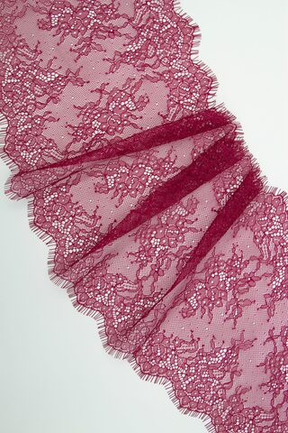 Кружево шантильи брусника неэластичное ширина 22 см длина 1.45 м