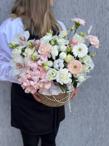 композиция в соломенной корзинке 20