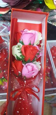 Букет из 9 мыльных роз в подарочной коробке