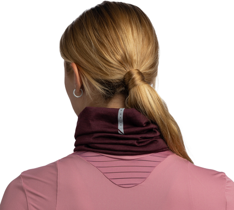 Картинка шарф-труба Buff Wool lightweight Solid Garnet - 3