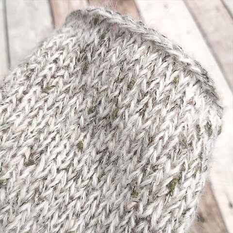 Микс с бэби сури альпакой 210 бело-зеленый с золотом