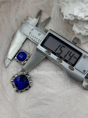 Пуговицы серебристые мягкий квадрат с крупным синим камнем