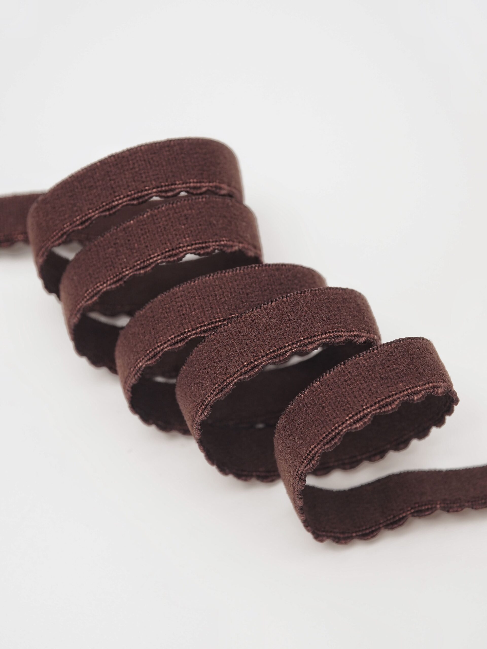 Резинка отделочная горький шоколад ажурная ширина 10 мм с учетом фестона