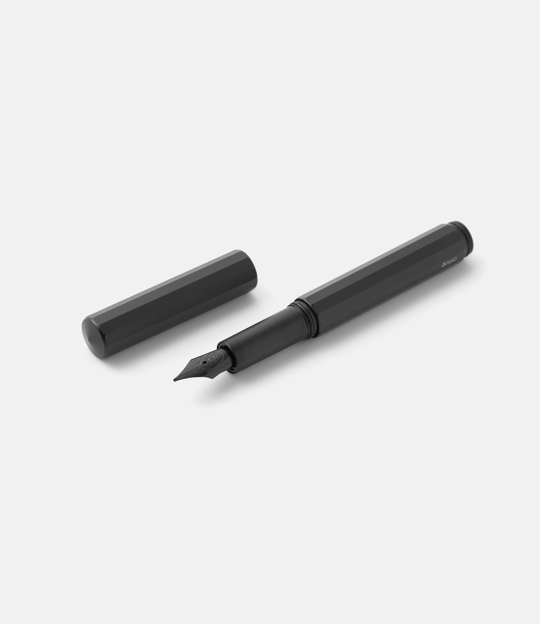 Ensso XS Fountain Pen Black Aluminum — перьевая ручка из алюминия