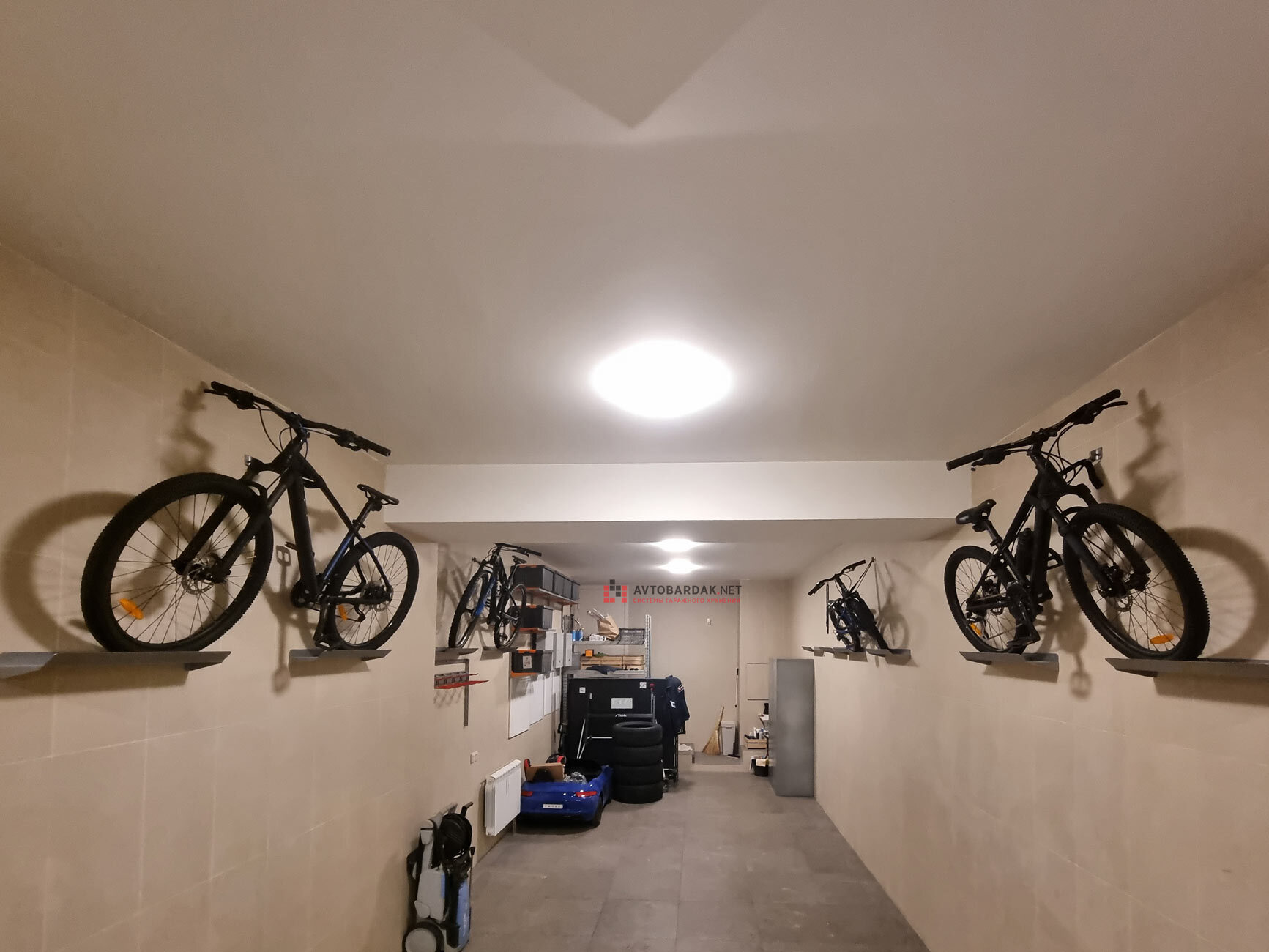 Как разместить велосипеды в гараже (74 фото)