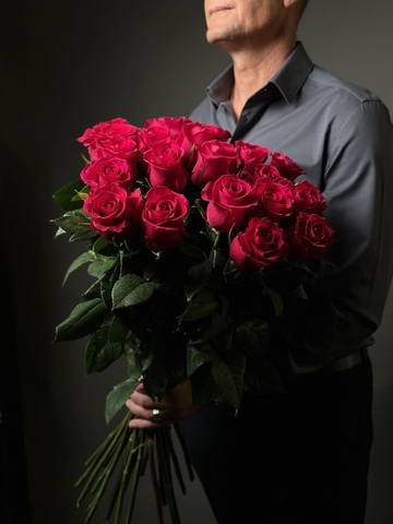 Малиновые розы сорт «Gotcha» (Эквадор)