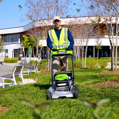 Газонокосилка Greenworks LM221S 82V (56 см) самоходная аккумуляторная, без АКБ и ЗУ